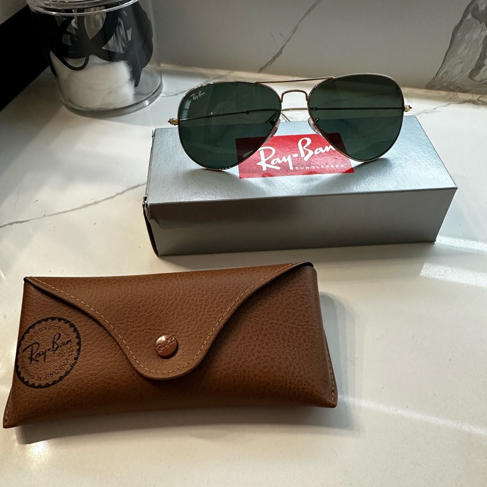 Ray-Ban Sunglasses - Picture 5 of 9